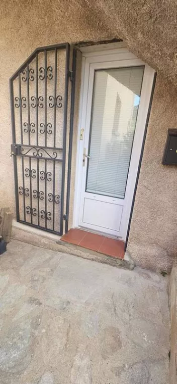 Faire une porte d'entrée en fer forgé avec grille et double vitrage, Bastia, Ferronnerie J-P